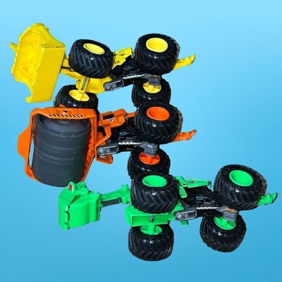 Monster Jam Official Dirt Squad 3-Pack of Monster Trucks 1:64 Scale - Picture 5 of 6